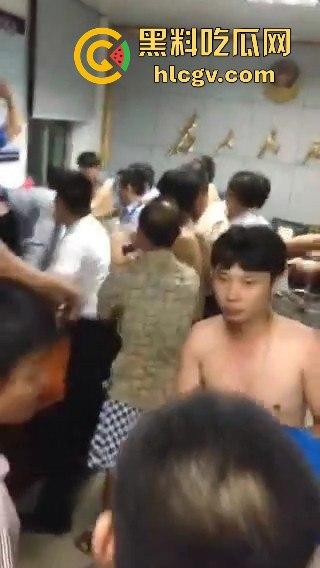 广东汕头小女孩遭两男子残忍强奸杀害，抛尸公厕水池，愤怒村民冲入派出所集体围殴牲口畜生变态凶手！-14