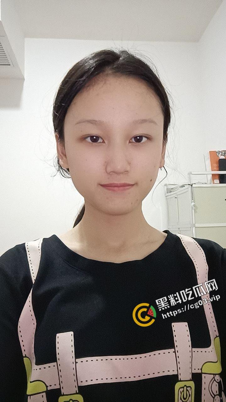 反差婊 带着金丝眼镜的小母狗 被短小无比的小鸡鸡射了满屏  看了有点心疼妹子-3