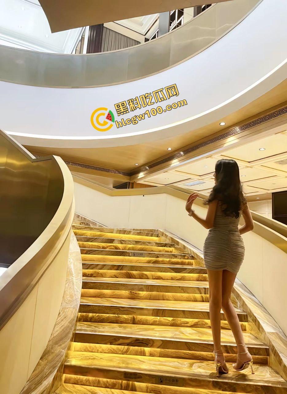 云南曲靖卖淫女骚鸡『冯婉玉』超模出身的顶级炮架 包臀裙深喉口交！爆插骚逼淫叫娇喘！独家原创流出！-2