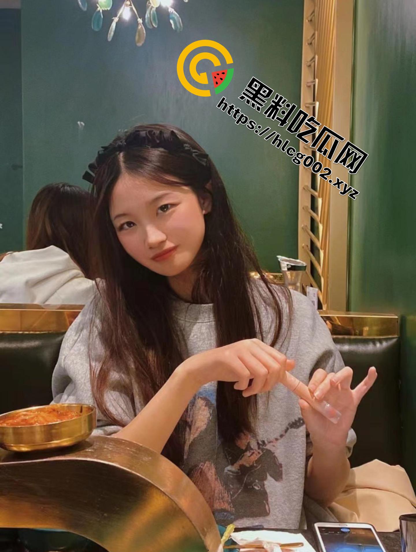 极品身材！华中大学骚逼校花【白伊雪】被自己喜欢的男人猛操，别提有多爽了，操逼的声音舒服到整栋楼都听到了！-4