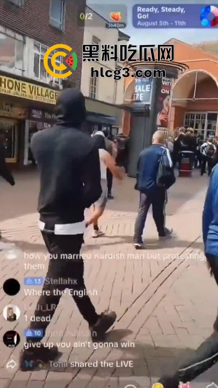 英国移民集会冲突升级：武装移民群体街头抗议引发暴力冲突！-2