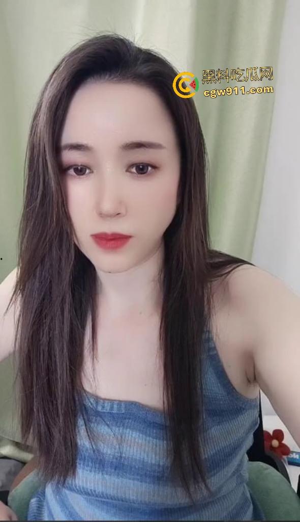 抖音熟女【雅媚】自慰，白皙粉穴特写狂揉巨乳，自慰棒不够狠削胡萝卜猛插骚穴，万物皆可自慰高潮！-2