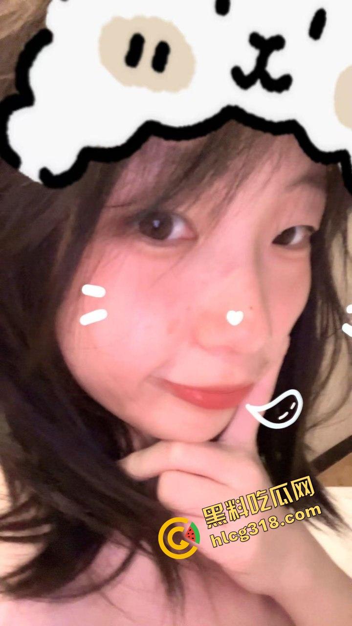 和谐号高铁精虫上脑怎么办?直接带到厕所里口一发,精液在时速220的高铁上喷射在嘴里妙不可言!-3