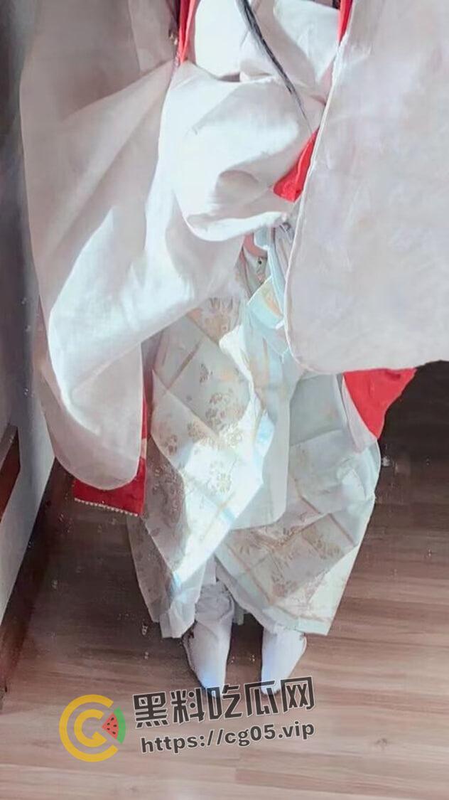 新时代裹脚女性!00后女生爱上裹脚 推特分享裹脚经历 把脚缠到骨折变形 吓人!-6