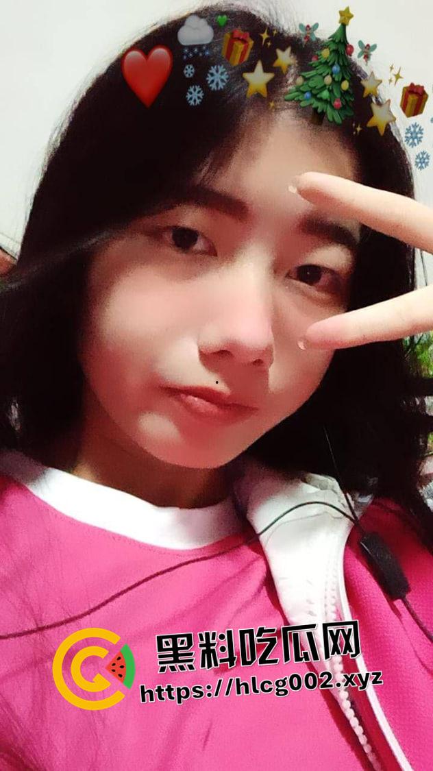 超级真实台湾高中生发春自拍 还在发育的小胸脯 巨嫩的小穴抠出小珍珠-2