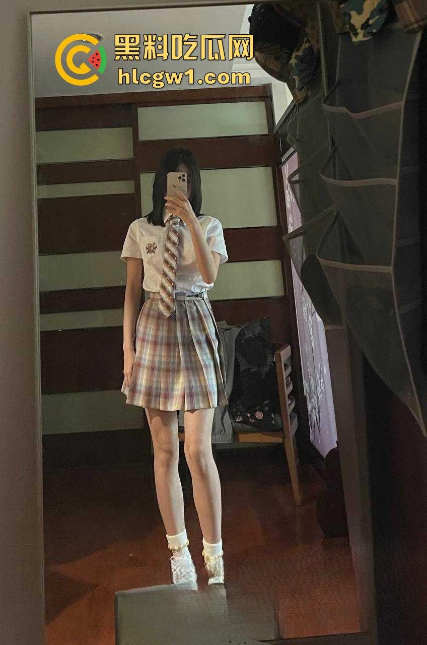 柳州夫妻激情视频外泄成艳照门，护士制服骚妻深情吃鸡，内射浪叫高能流出，维修店员功德无量！-9