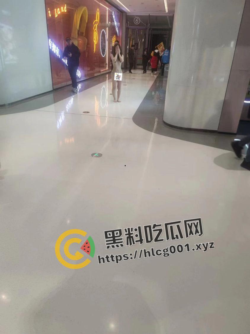 裸奔就是艺术!武汉万科女子裸奔 南宁多起裸奔 裸奔年年有 今年特别多啊-5