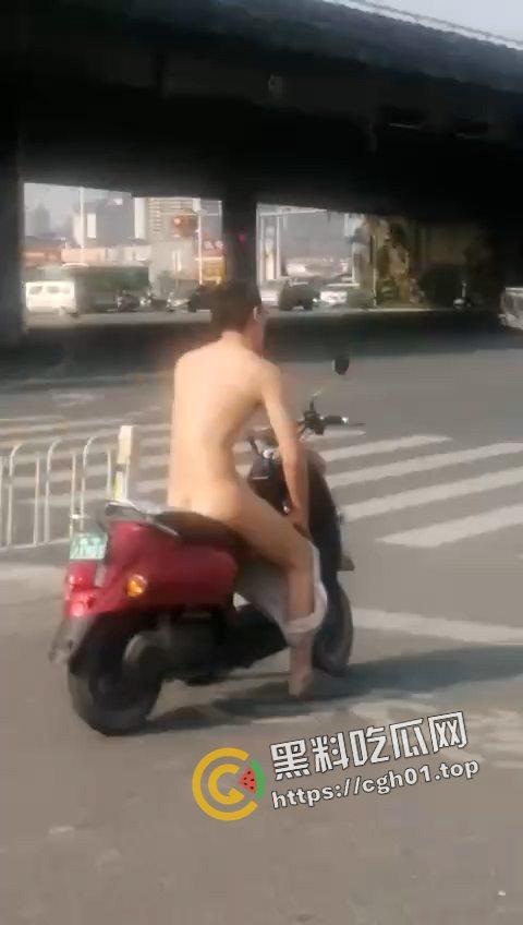 裸奔就是艺术!武汉万科女子裸奔 南宁多起裸奔 裸奔年年有 今年特别多啊-8