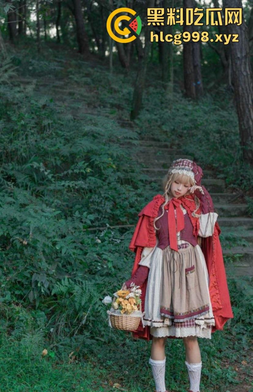 福利姬【咬一口兔娘ovo】户外小红帽捆绑写真，尺度大到离谱！大灰狼来了先吃上面还是下面？-3