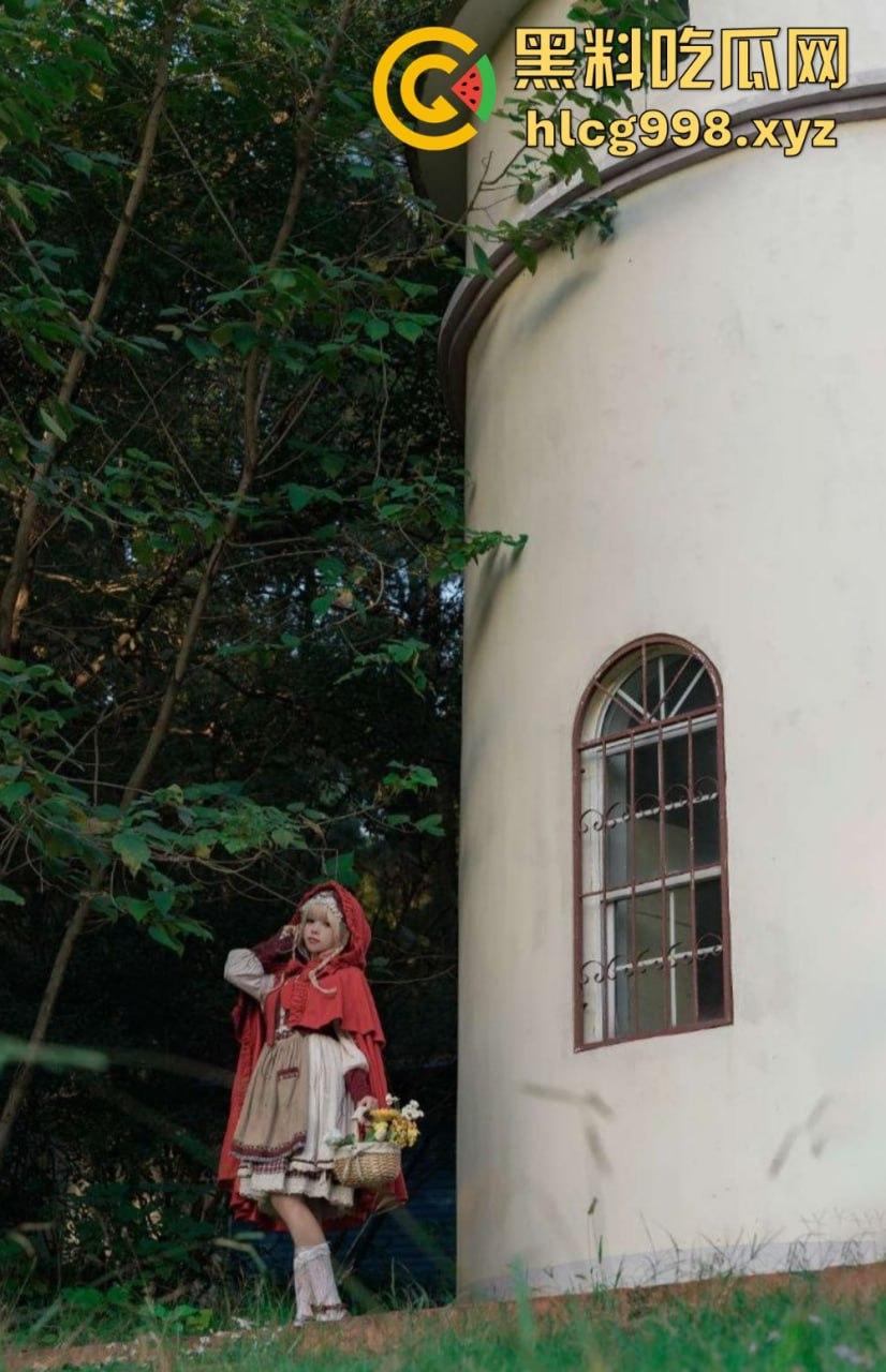 福利姬【咬一口兔娘ovo】户外小红帽捆绑写真，尺度大到离谱！大灰狼来了先吃上面还是下面？-7