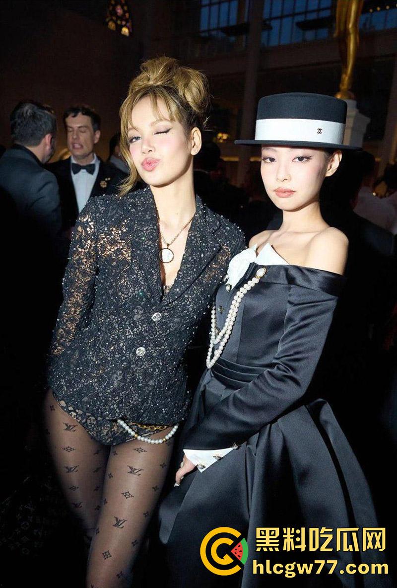 Lisa又来作妖了，穿LV定制蕾丝透视三角裤，赤裸肥臀征战MetGala红毯，真是越作越疯了！-1