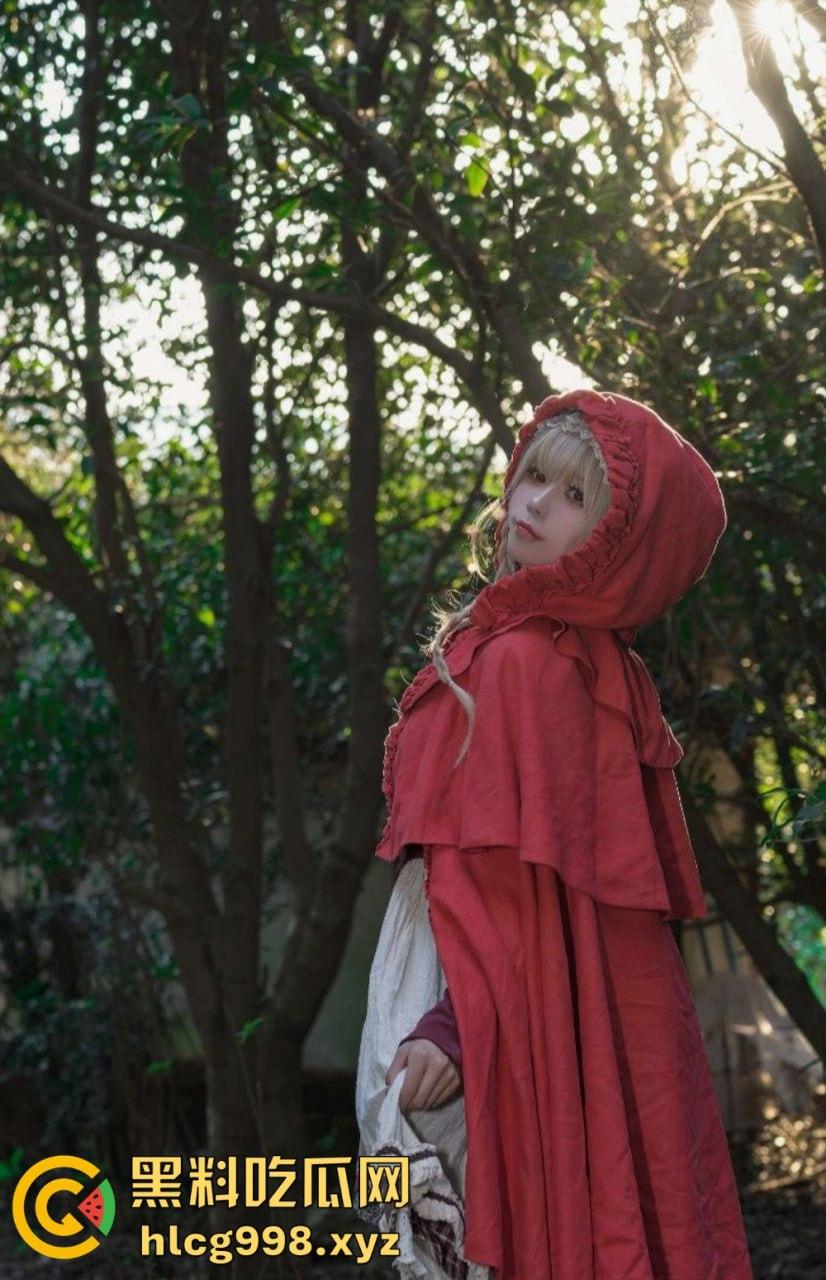 福利姬【咬一口兔娘ovo】户外小红帽捆绑写真，尺度大到离谱！大灰狼来了先吃上面还是下面？-26