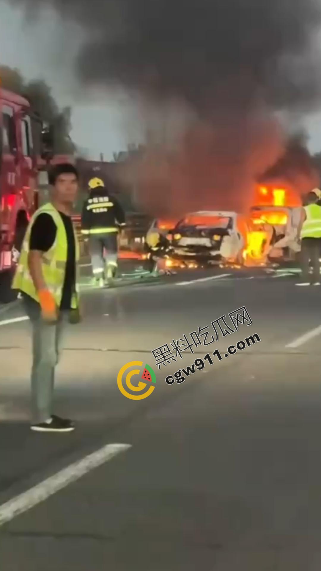 京哈G1高速车祸现场视频！两车追尾瞬间燃起烈焰，现场惨状挥之不去，令人心惊！-8