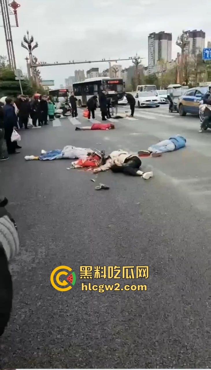 四川内江公交惨剧震惊全城!司机突发疾病酿悲剧,谁来为1死4伤的血泪买单?-4