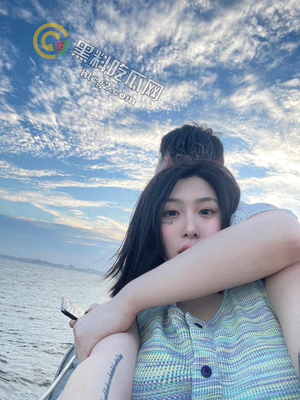 新西兰巨乳妹子（WUYIJINGJING）Ins大尺度照片引发轰动：极品巨乳与气质反差】-2