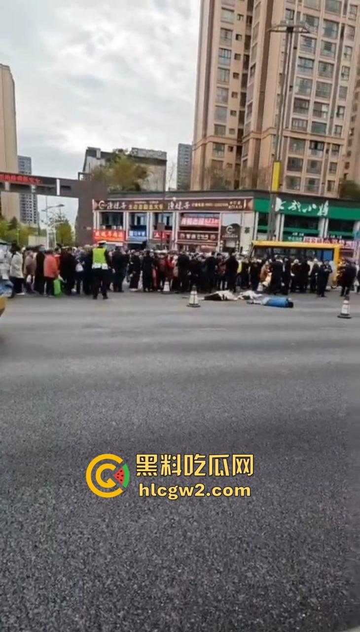 四川内江公交惨剧震惊全城!司机突发疾病酿悲剧,谁来为1死4伤的血泪买单?-9