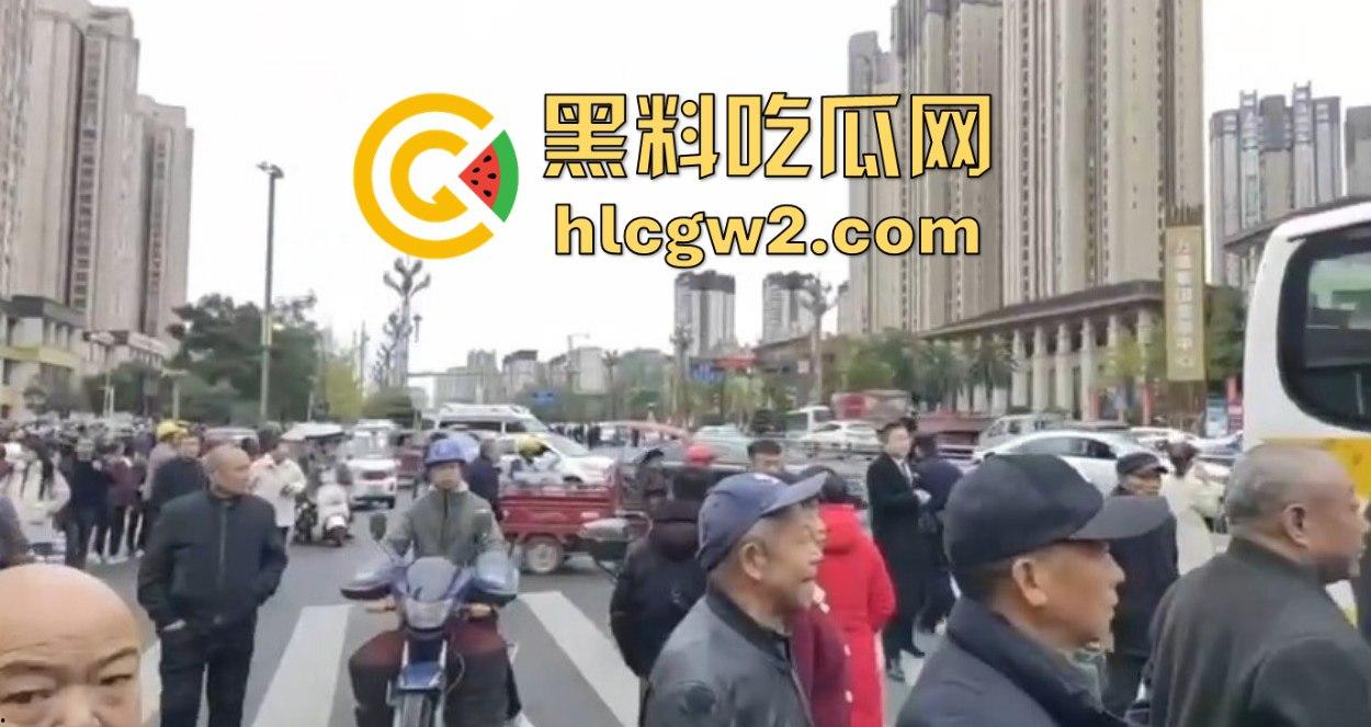 四川内江公交惨剧震惊全城!司机突发疾病酿悲剧,谁来为1死4伤的血泪买单?-10