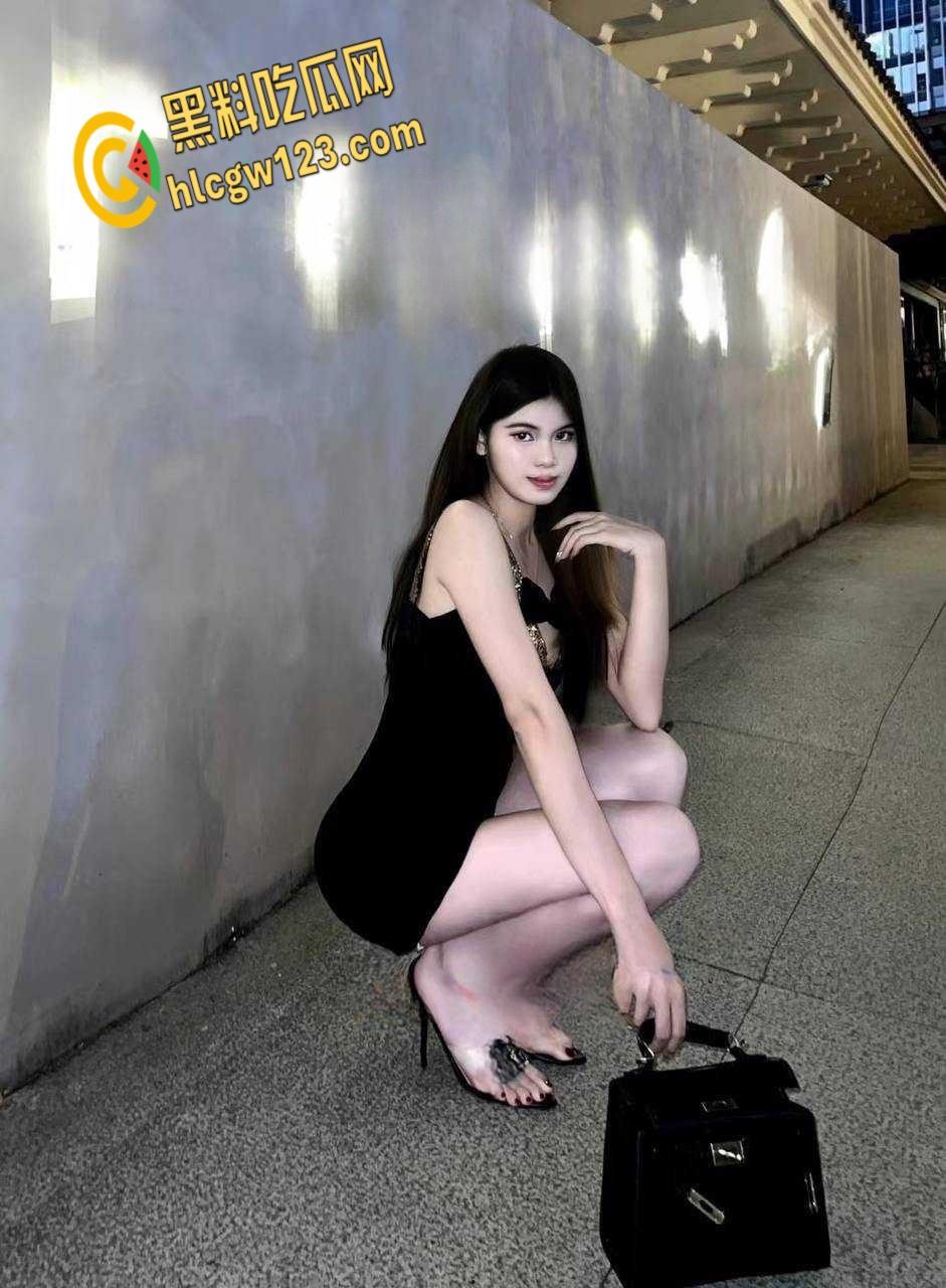 广西贵港04年【吴金倩】,反差骚货翘着屁股等着炮友后入,无套约炮成瘾 !-4