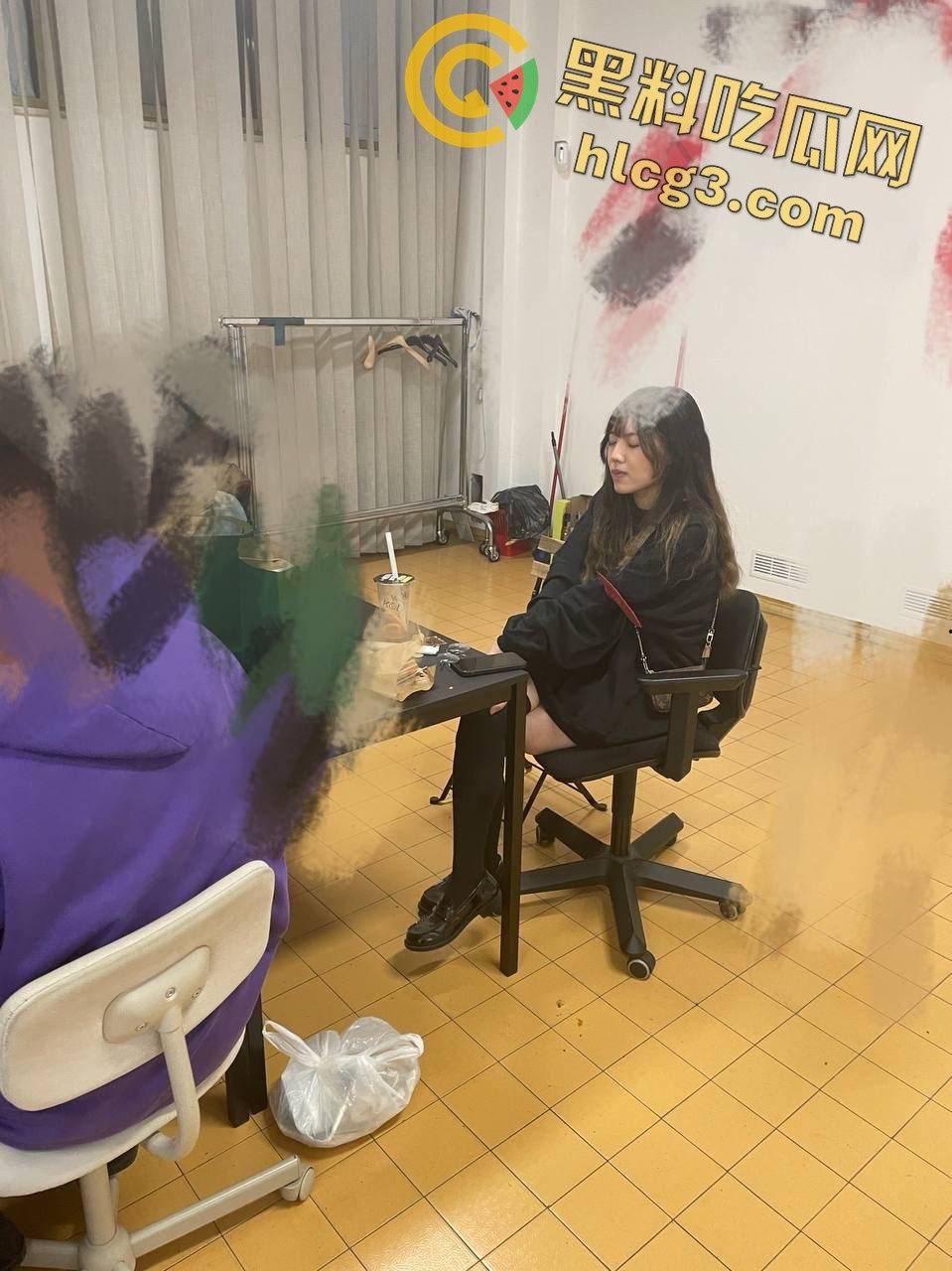 博洛尼亚大学高颜值留学生『阮如意』回国被迷奸，玩具塞逼的羞耻丑闻曝光-10