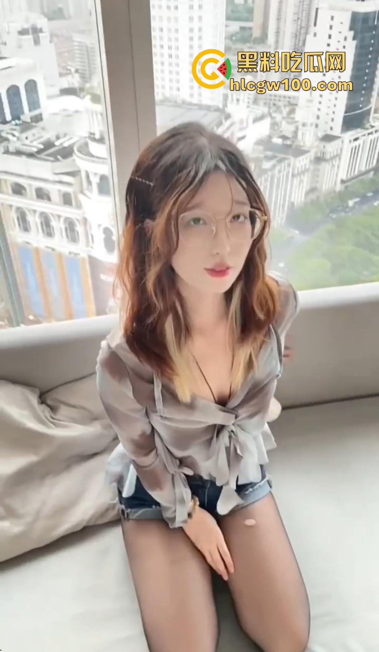 福建大学骚逼【黄美琳】宿舍玩盯射，好好的书不读天天卖榨精素材，有人说她能盯到爽，我是真不懂这爽点在哪？-9