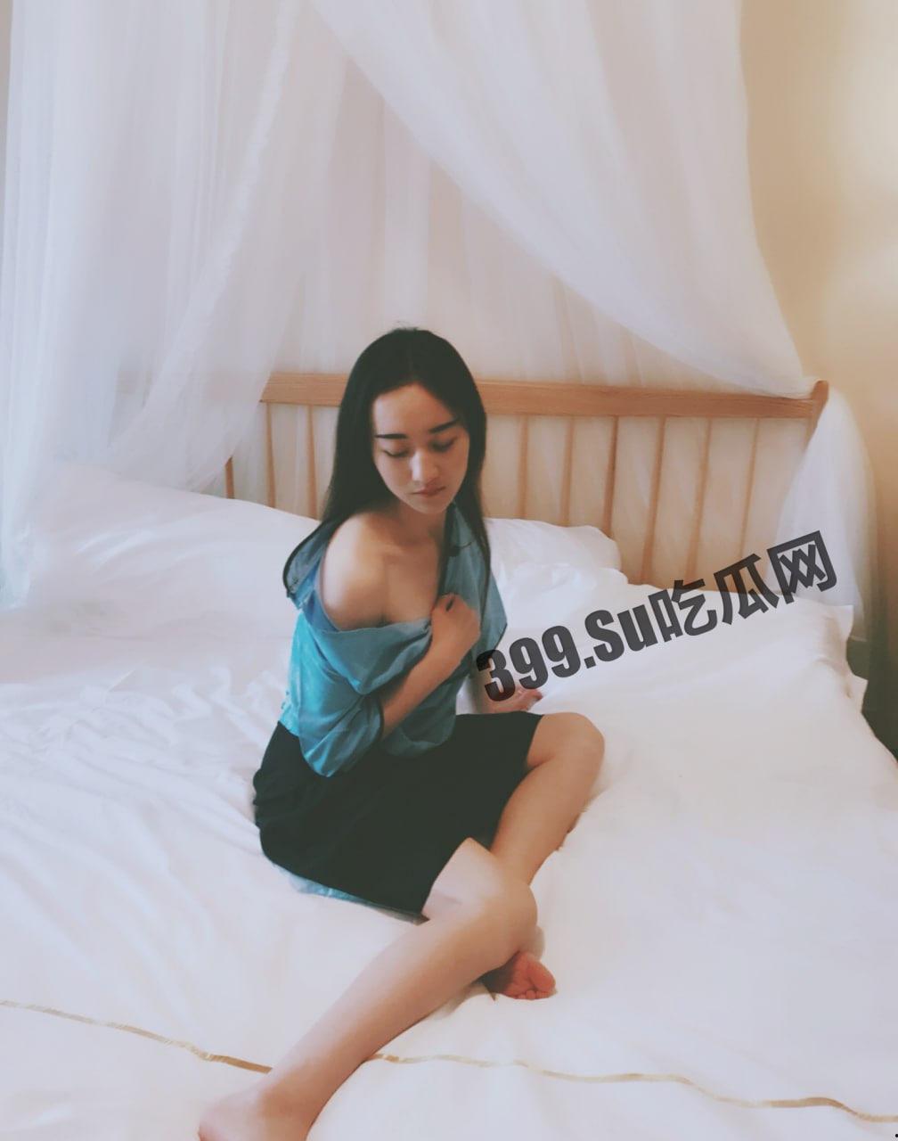 推特 高颜长腿网红 女友潇 啪啪福利甄选 边旅游边爱爱 火车户外浴缸酒店都是战场-4