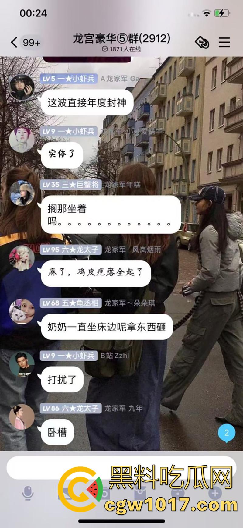 户外主播探险遇灵异，老屋招魂竟真的成功了，红衣老太就坐在窗前，现场水碗变鲜血，胆小者勿入！-3