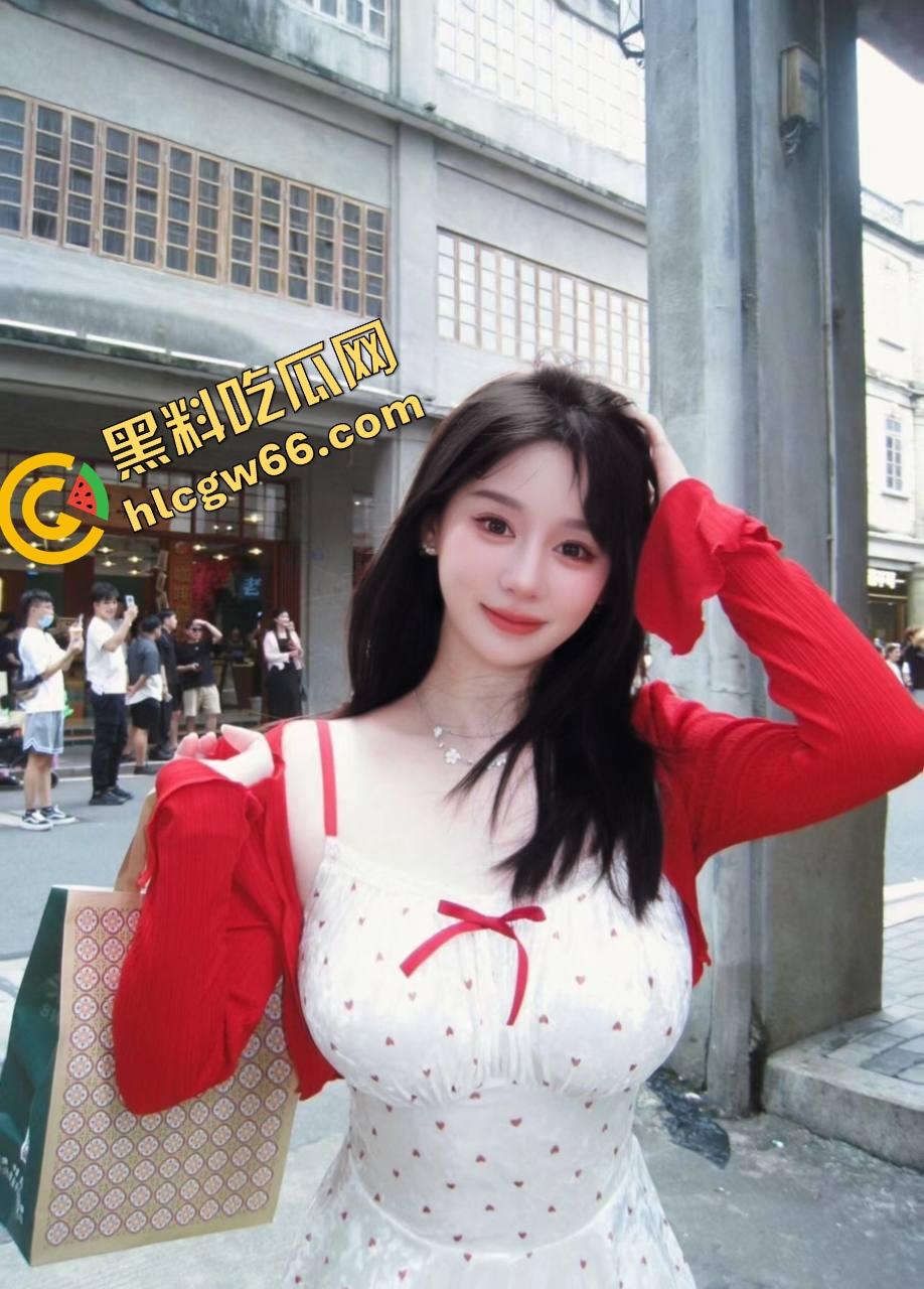 上海浦东淘宝模特『兰兰』是假模特真卖逼，白虎小穴蜜桃臀，全国飞着被操，蜜桃臀后入一插就浪叫！-2