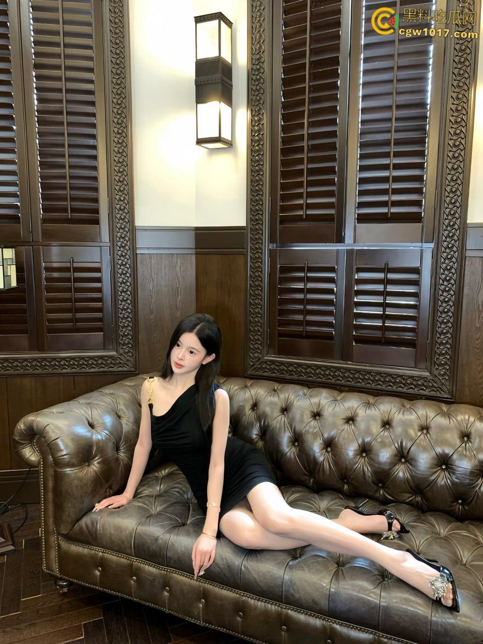 粘人的妹妹上学都要和我同居, 周末一回家就要给我按摩,穿着性感的珍珠内裤,被我架起肉丝美腿无套内射 !-3