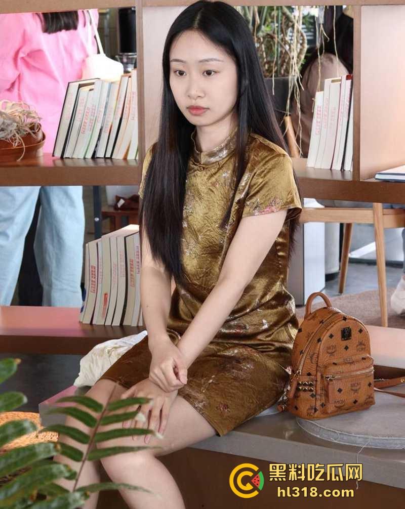 上海浦南幼儿园【林美玲】美女幼师与男友裸聊自慰视频被曝光,反差母狗性瘾巨大,骚浪无比!-4