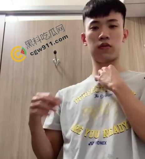 台湾羽毛球名将卢震私密视频流出全网疯传,直视镜头与女友激情激战,猛男本质暴露无遗-2