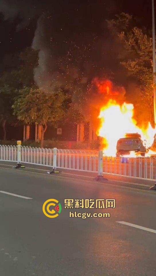 青环路情侣喝高出车祸!车子着火侧滑惨剧,男的逃生,女的被烧死让人唏嘘!-6