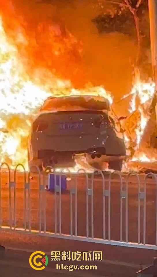 青环路情侣喝高出车祸!车子着火侧滑惨剧,男的逃生,女的被烧死让人唏嘘!-7