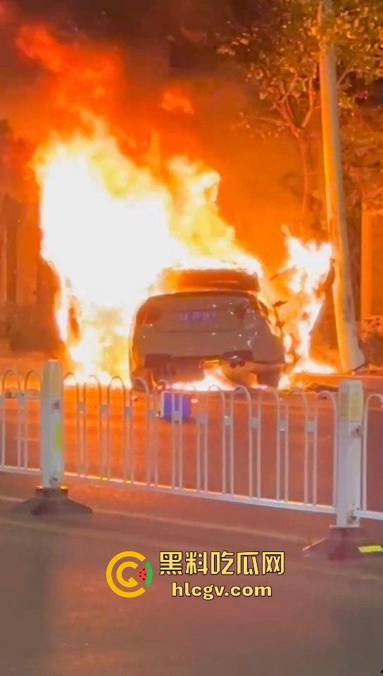 青环路情侣喝高出车祸!车子着火侧滑惨剧,男的逃生,女的被烧死让人唏嘘!-8