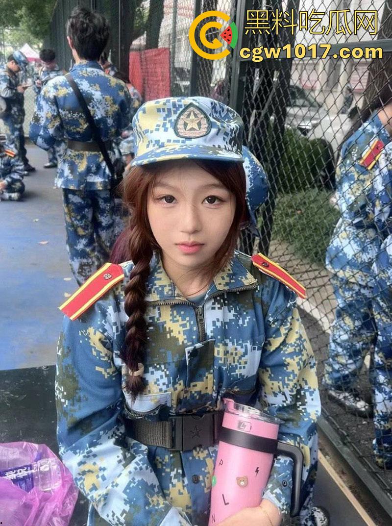 广西师范母狗【王梦雨】，清纯嫩妹开学仅7天被拿下，极品白虎大一妹子，身材纤细美腿修长，露脸视频曝光，彻底在学校出名了！-3