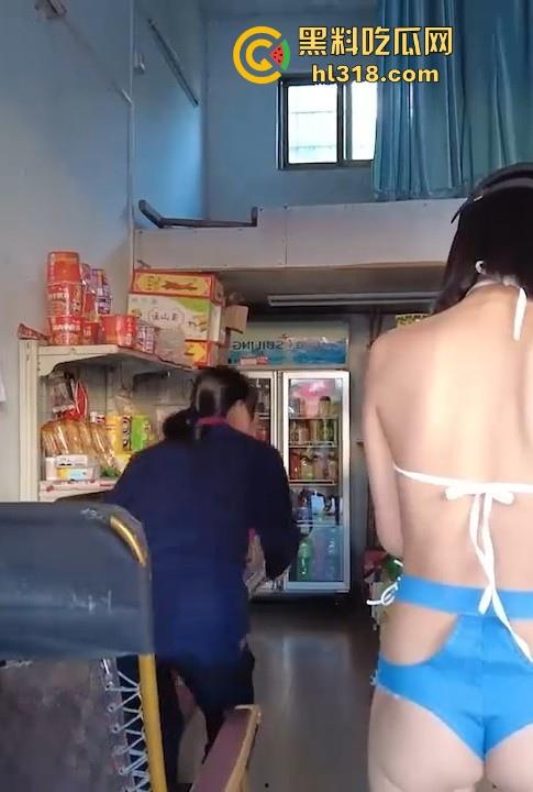 户外露出博主【CikaiMoon】广州成中村性感裸装逛街,乳头跟骚逼都若隐若现,弯腰露奶还勾引大爷问路!-8