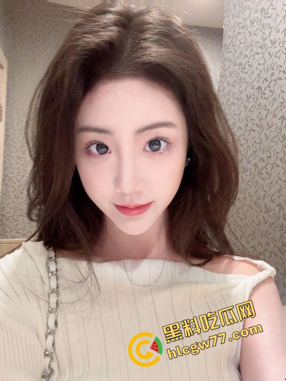 大学生活还没适应,她先适应了骚『王雨』卸下青涩伪装,宿舍镜头下舔手掰穴自渎到高潮喷涌!-1