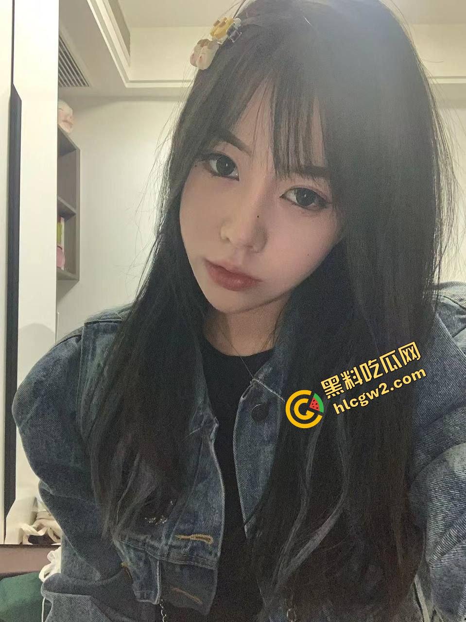 湖北武汉极品反差社会姐『陈诗暄』大专毕业无工作四处混 找商务大哥操逼拿钱!独家流出!-1