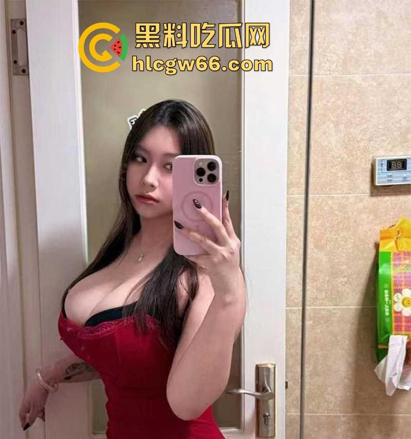 抖音网红 【小灿健身版】最新私拍福利 核弹级巨乳激情裸舞 疯狂甩奶屏幕装不下啦！-1