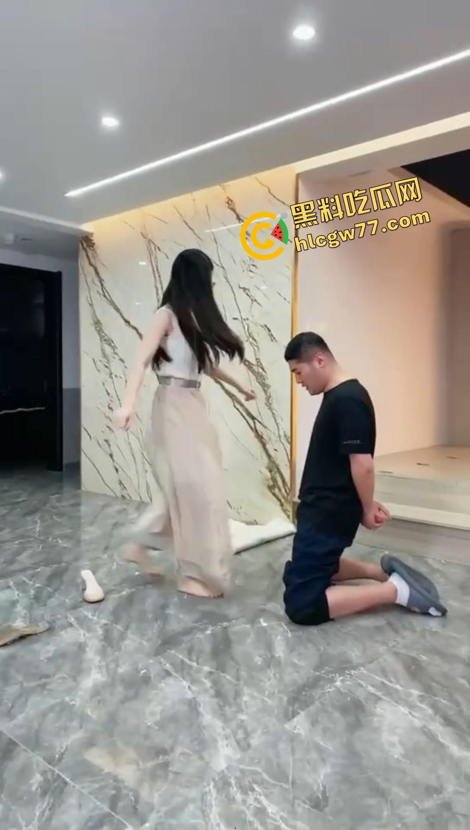 龟男520舔到极致，为了透女友批甘愿被踢蛋求饶，档都快废了，但今晚一定要日到！-8