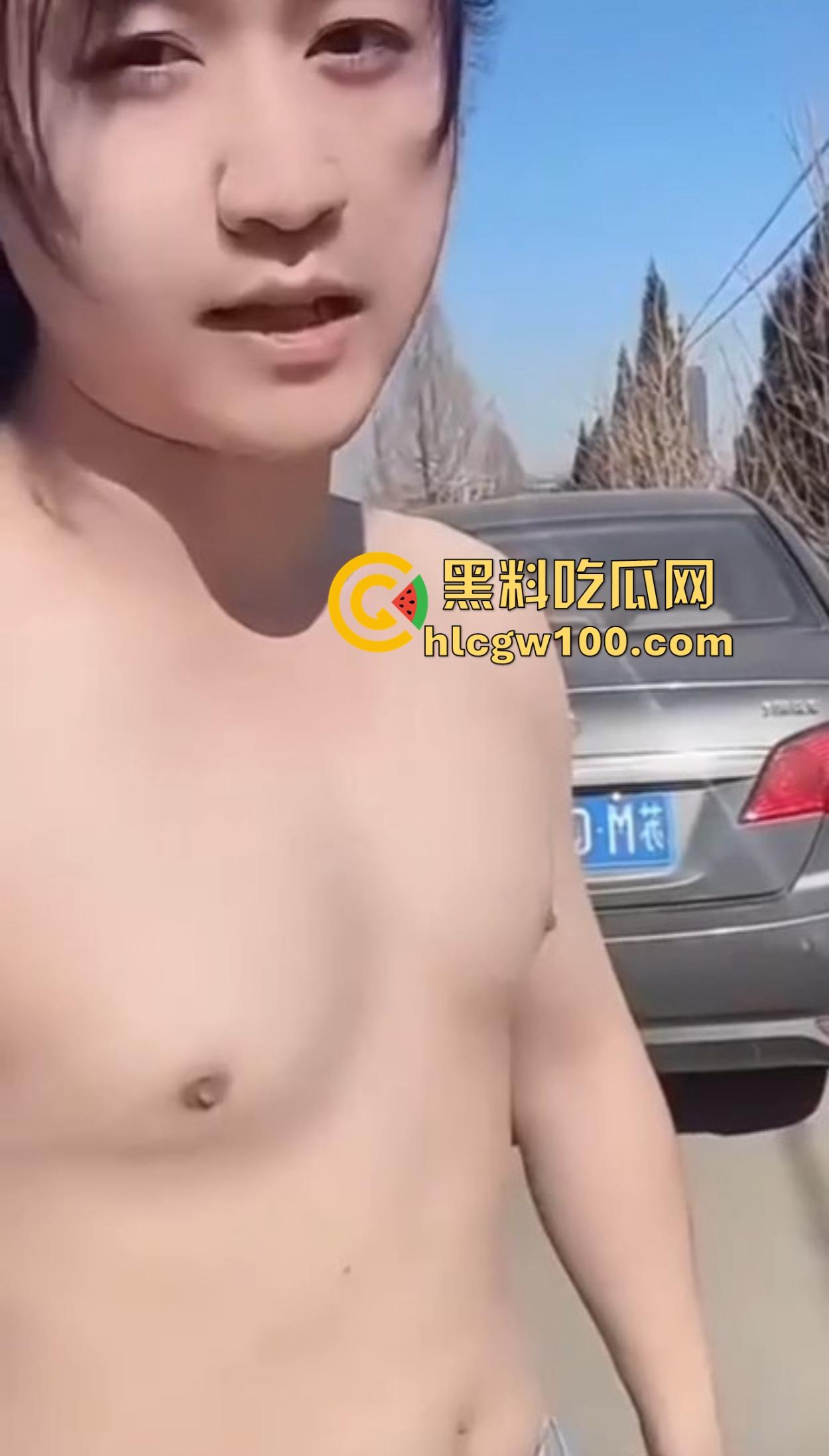 女子精致到炸裂，衣服分4台洗衣机洗，对A机场堪比飞机跑道，脱衣盯了半天没喉结才敢信真是女的！-9