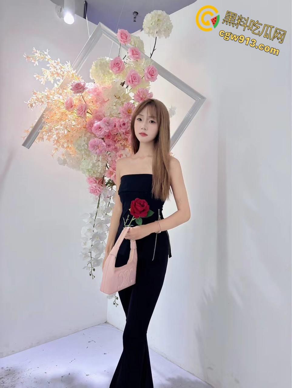 约炮极品嫩妹【朱雅】,背着男友夜店偷情寻欢,穿上情趣黑丝饥渴跪地求肉棒,颜射吞精精液覆盖全脸 !-2