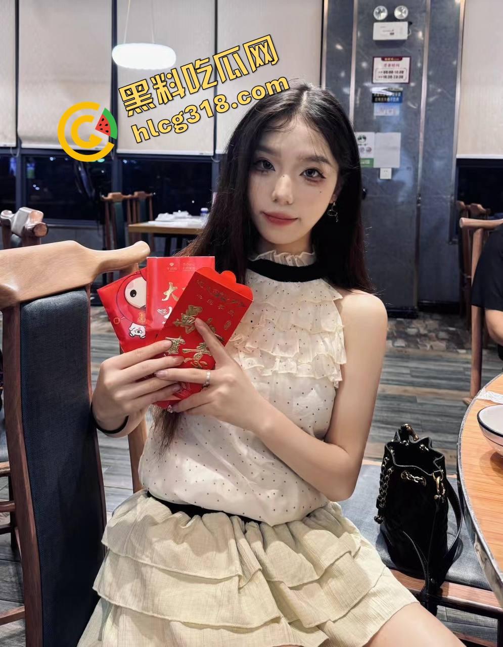 喜欢大奶乳交的你，别眨眼，大奶女神双乳夹干整根，龟头都冒烟！撸点狂飙，鸡巴投降！-3