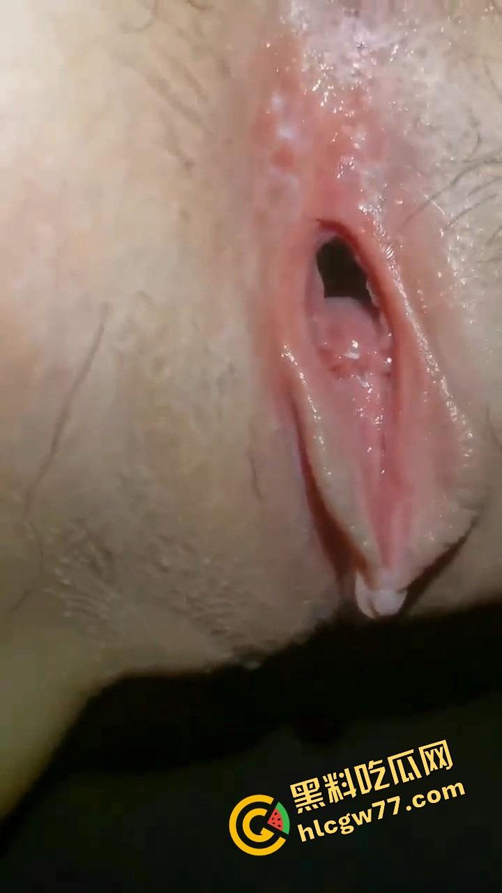 辽宁沈阳群友约到正经工程师老婆,已婚少妇偷情野战开大,哺乳期后偷情视频流出,粉穴依然骚得流油!-9