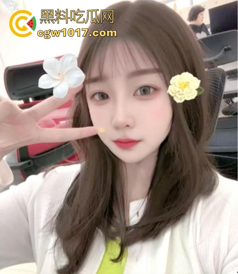 女生的聊天记录一直都是这么黄这么炸裂的吗？小仙女上班逼痒直接与老公车震，姐妹们骚话连篇，骚气冲天的群聊实录！-16