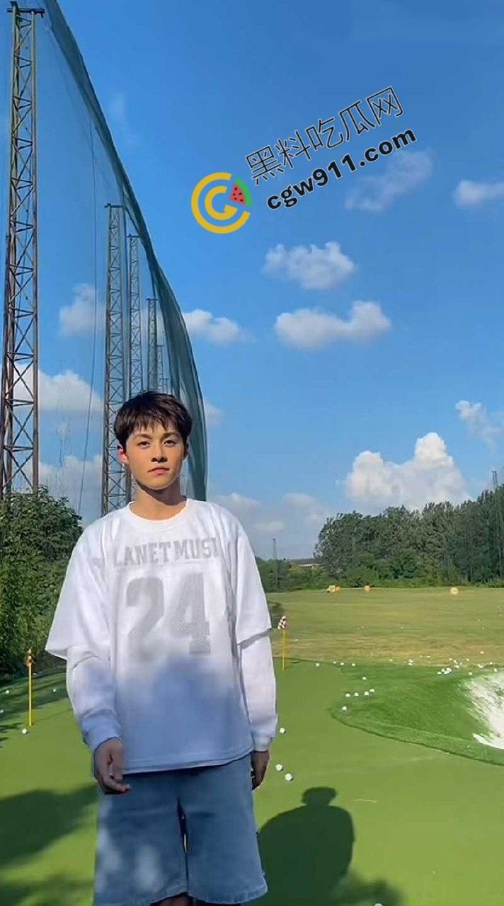 变形记富二代男主【黄润秋】淫乱私生活被女友【孟可佳】曝光!恋爱期间出轨酒吧当众接吻,性爱视频传遍全网!-2