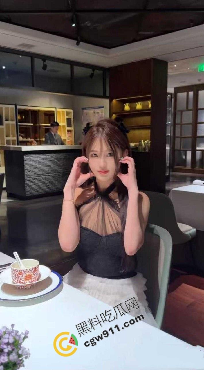 变形记富二代男主【黄润秋】淫乱私生活被女友【孟可佳】曝光!恋爱期间出轨酒吧当众接吻,性爱视频传遍全网!-5