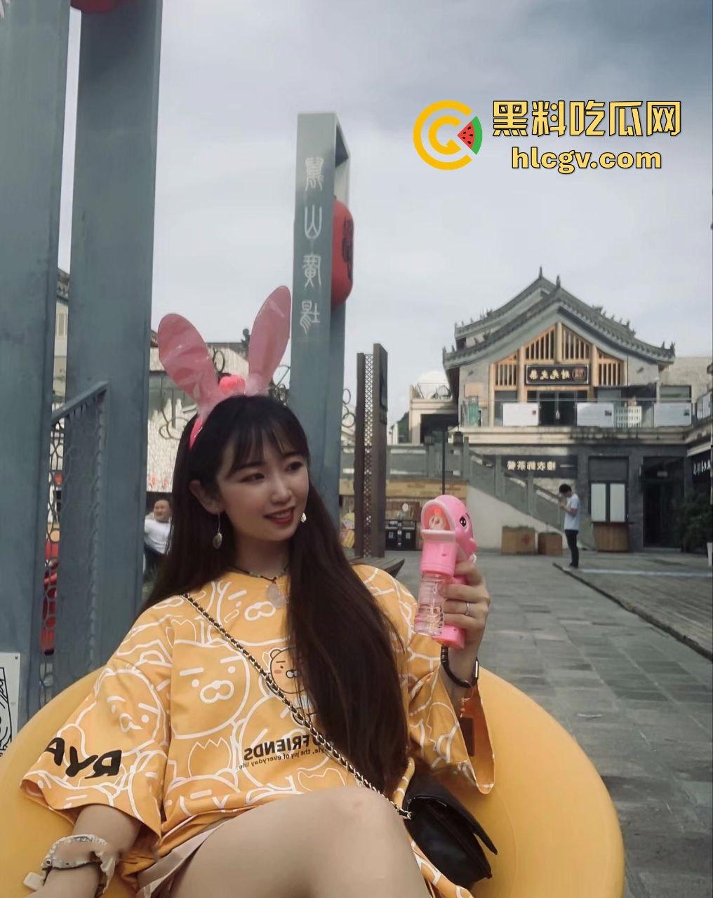 山东大学【刘温璐】疑似被偷拍不雅视频流出！长相清纯却放得开，骚劲十足让人瞠目结舌！-5