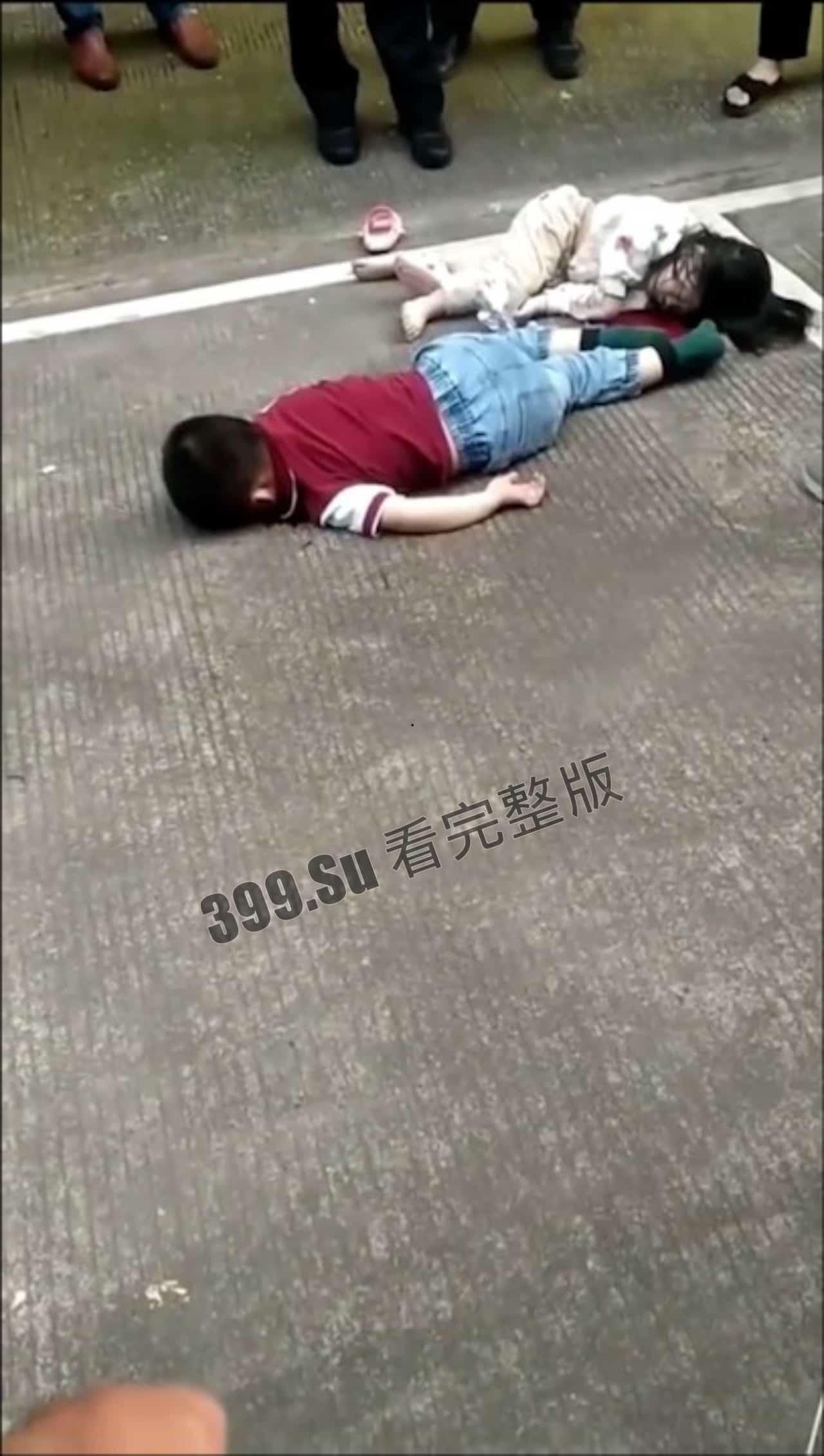 5月12日 两个幼童连带防盗窗 #坠楼  家长赶到现场当场痛哭-5