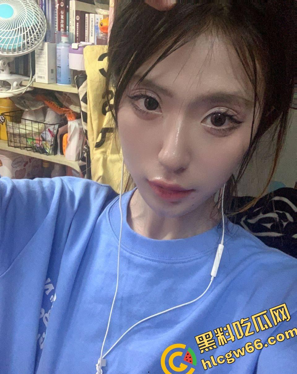 浙江大三学姐『赵悦』反差爆炸，朋友圈文艺白月光，私下骚得裸聊自慰插穴，酒店啪啪肥臀后入被操成狗！-1