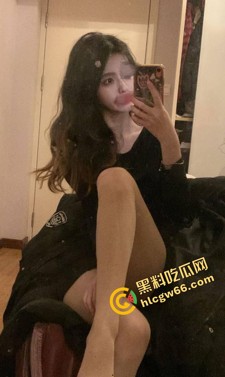 浙江大三学姐『赵悦』反差爆炸，朋友圈文艺白月光，私下骚得裸聊自慰插穴，酒店啪啪肥臀后入被操成狗！-6